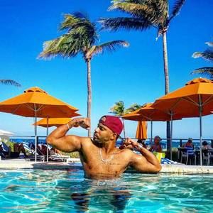 Meet your Posher, Carlos